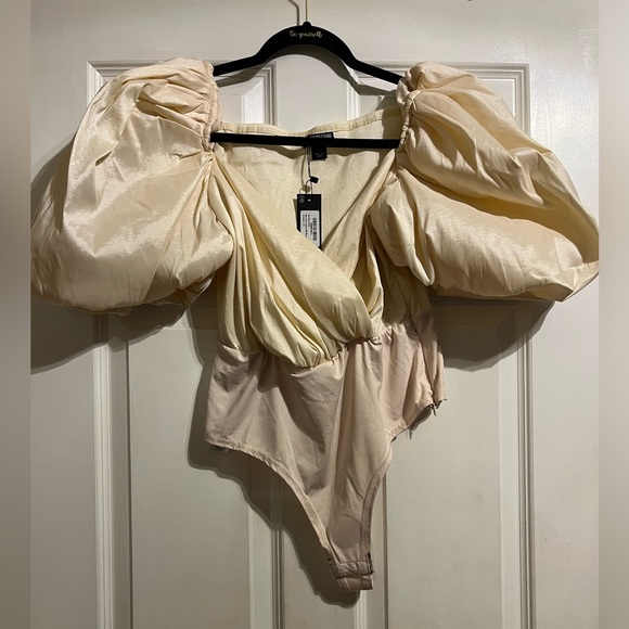 Pretty Little Thing Plus Cream Extreme Puff Sleeve Bodysuit Size:12 - Picture 7 of 8